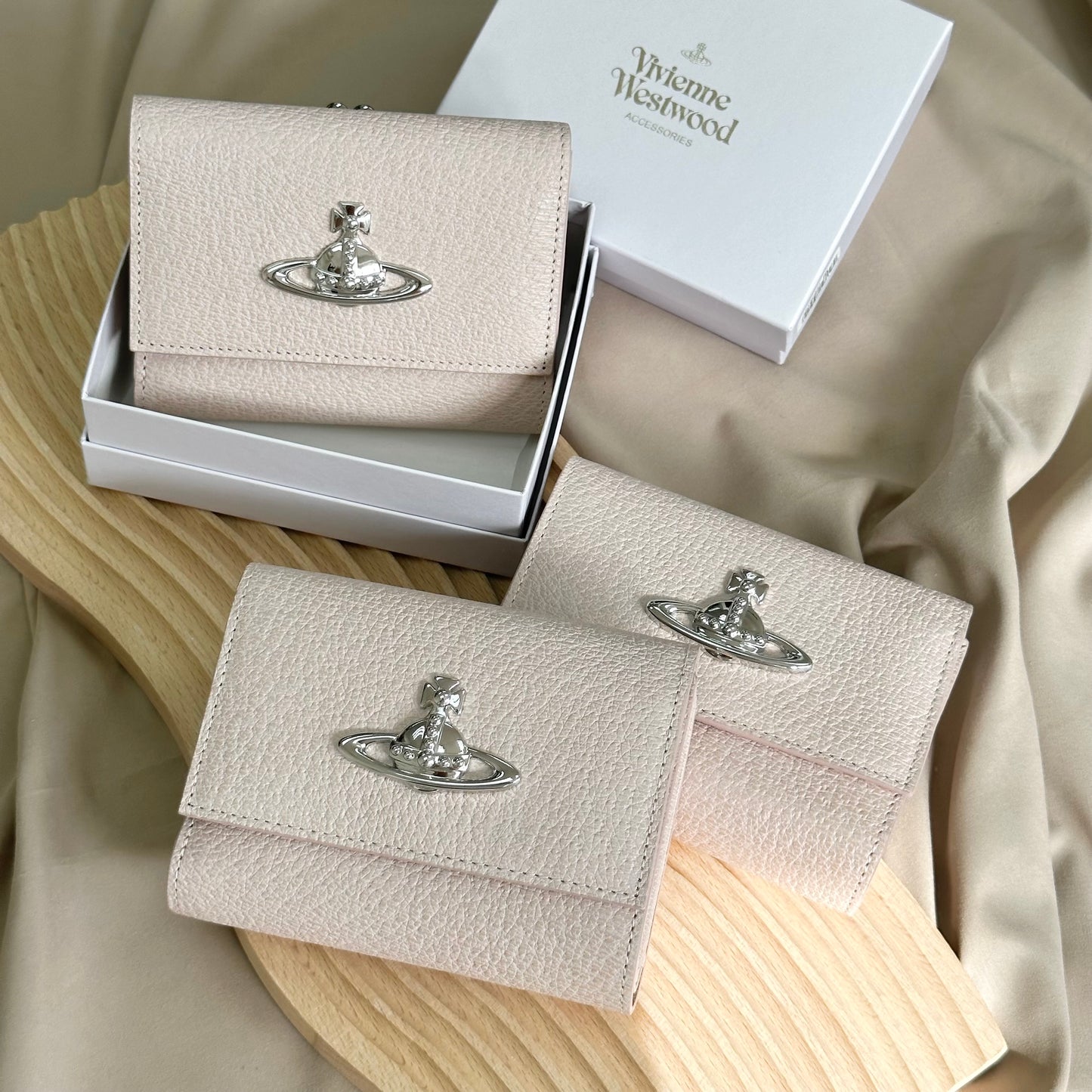 Vivienne Westwood 硬身荔枝皮 限定櫻花粉 [日本限定已停產兼絕版!]