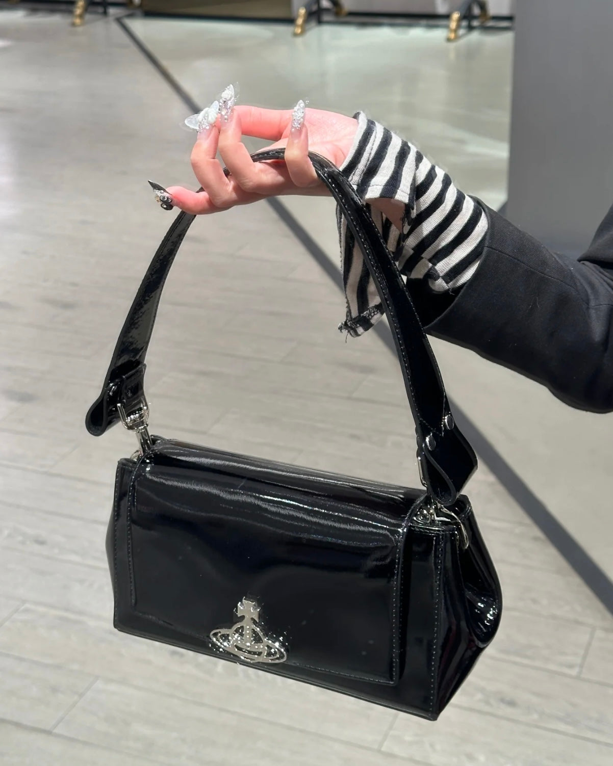 Vivienne Westwood Hazel Handbag 漆皮黑 [MEDIUM限量現貨大折扣中!]