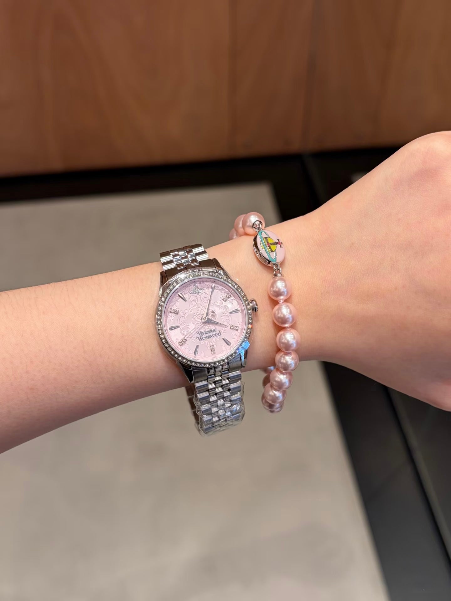 Vivienne Westwood Little Wallace Watch 32mm  [2026最新上架粉鑽浮雕 微量現貨中!]