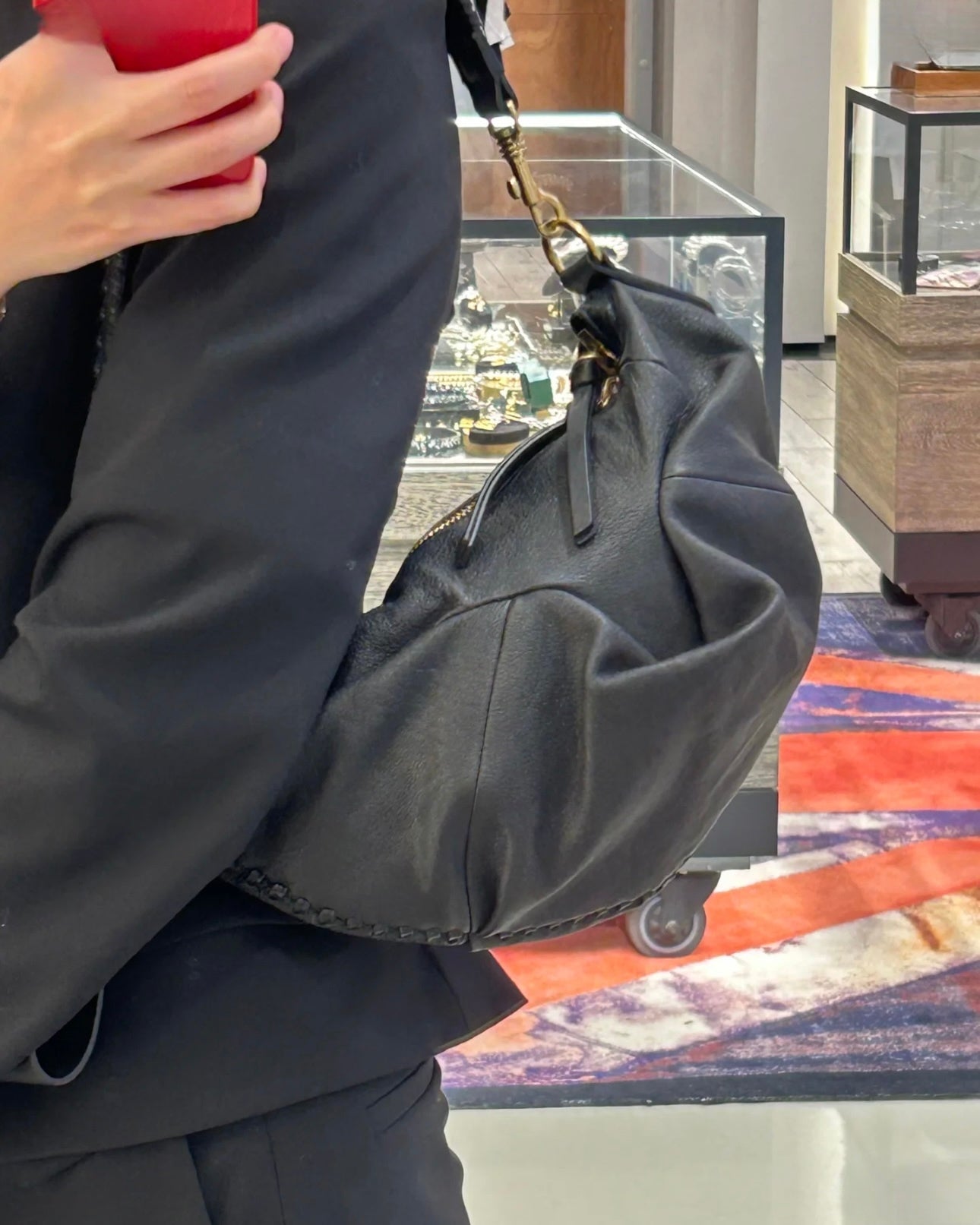 Vivienne Westwood Agnes Shoulder Bag 100%全牛皮超美牛角包［大推薦必入手Lemaire平替版 舊版金扣限時大折扣中!］