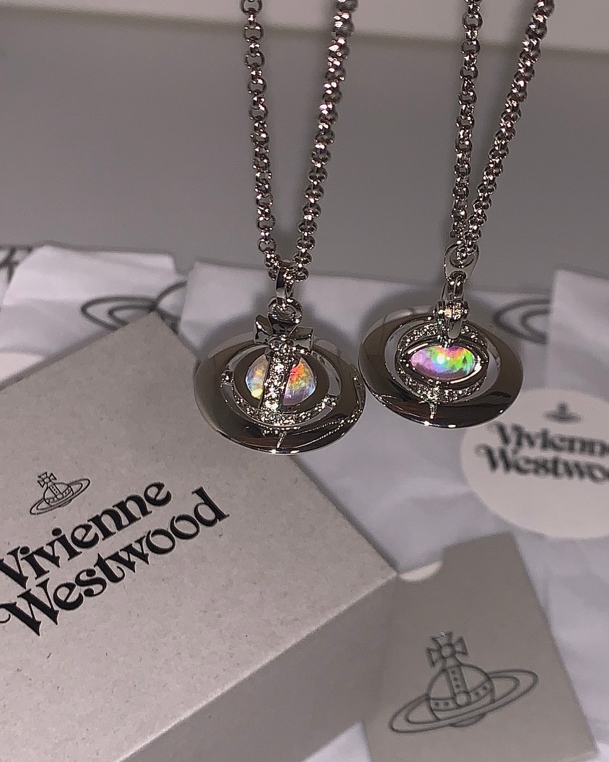 Vivienne Westwood ORB Pendant Crystal Necklace 鐳射幻彩限定色 [專櫃再斷貨 絕美限定色]