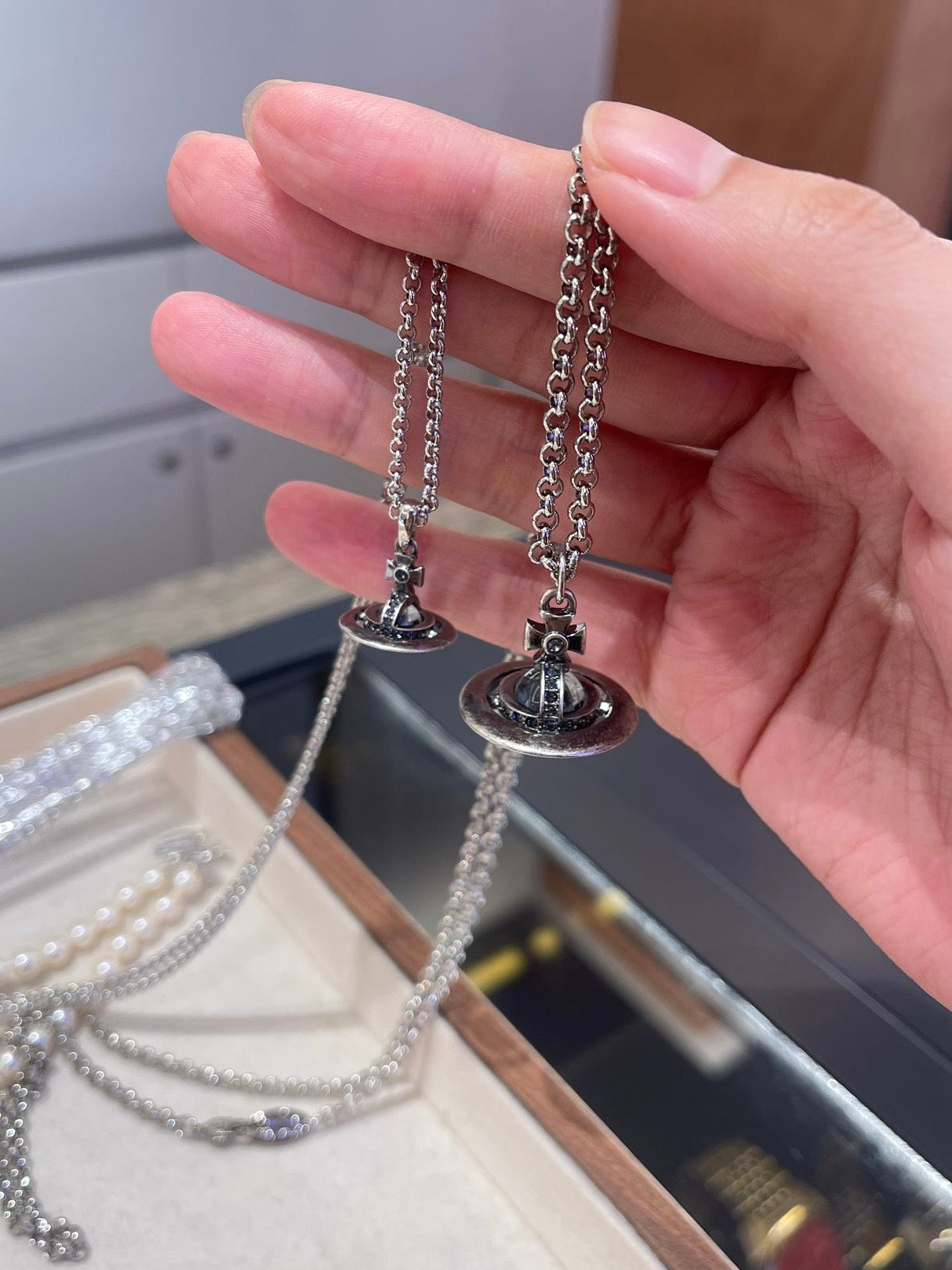 Vivienne Westwood ORB Pendant Crystal Necklace 水泥灰長款  [2025專櫃限定!]