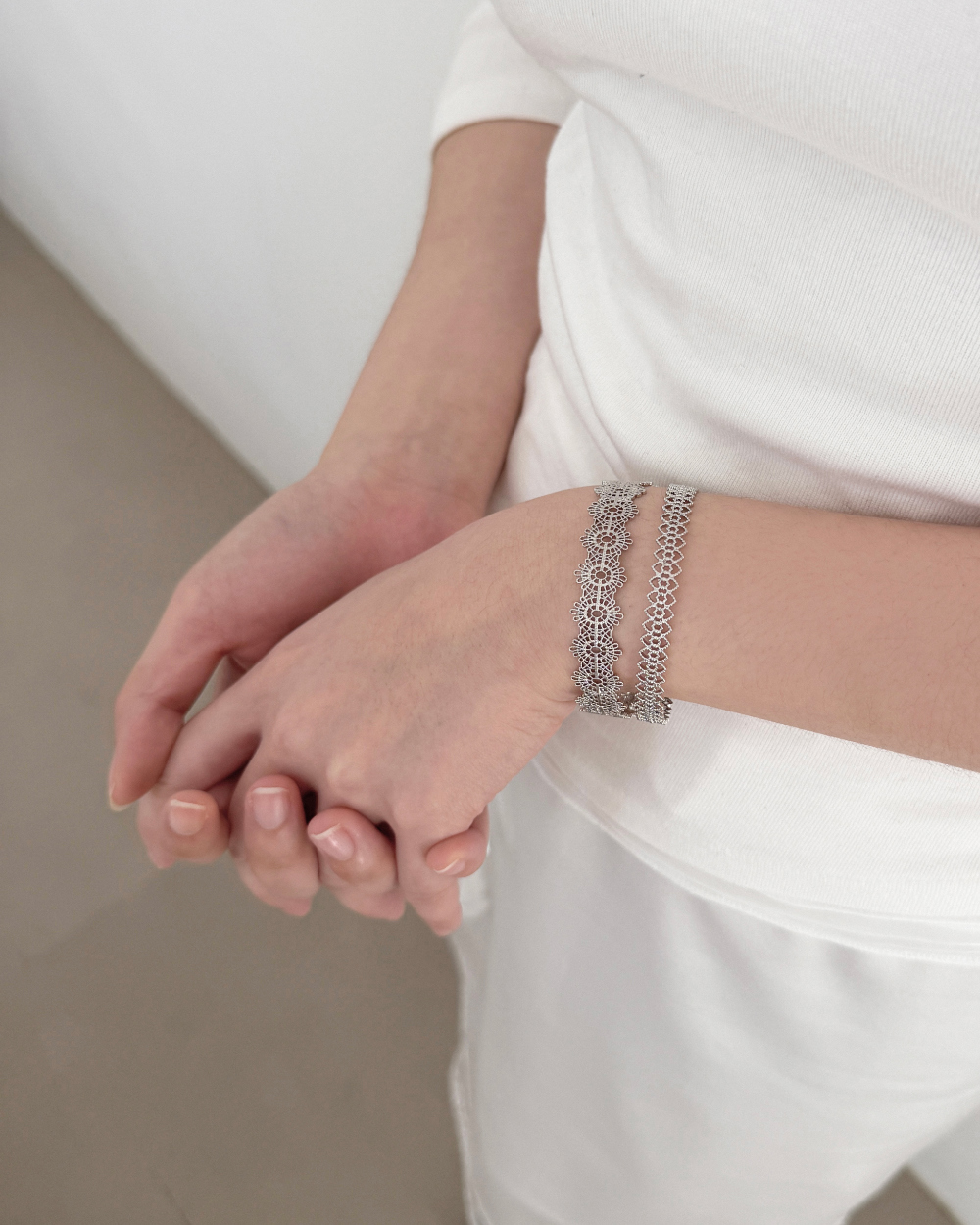 韓國選物🇰🇷 Grumpy Stuff Lace Flower Cuff Bangle