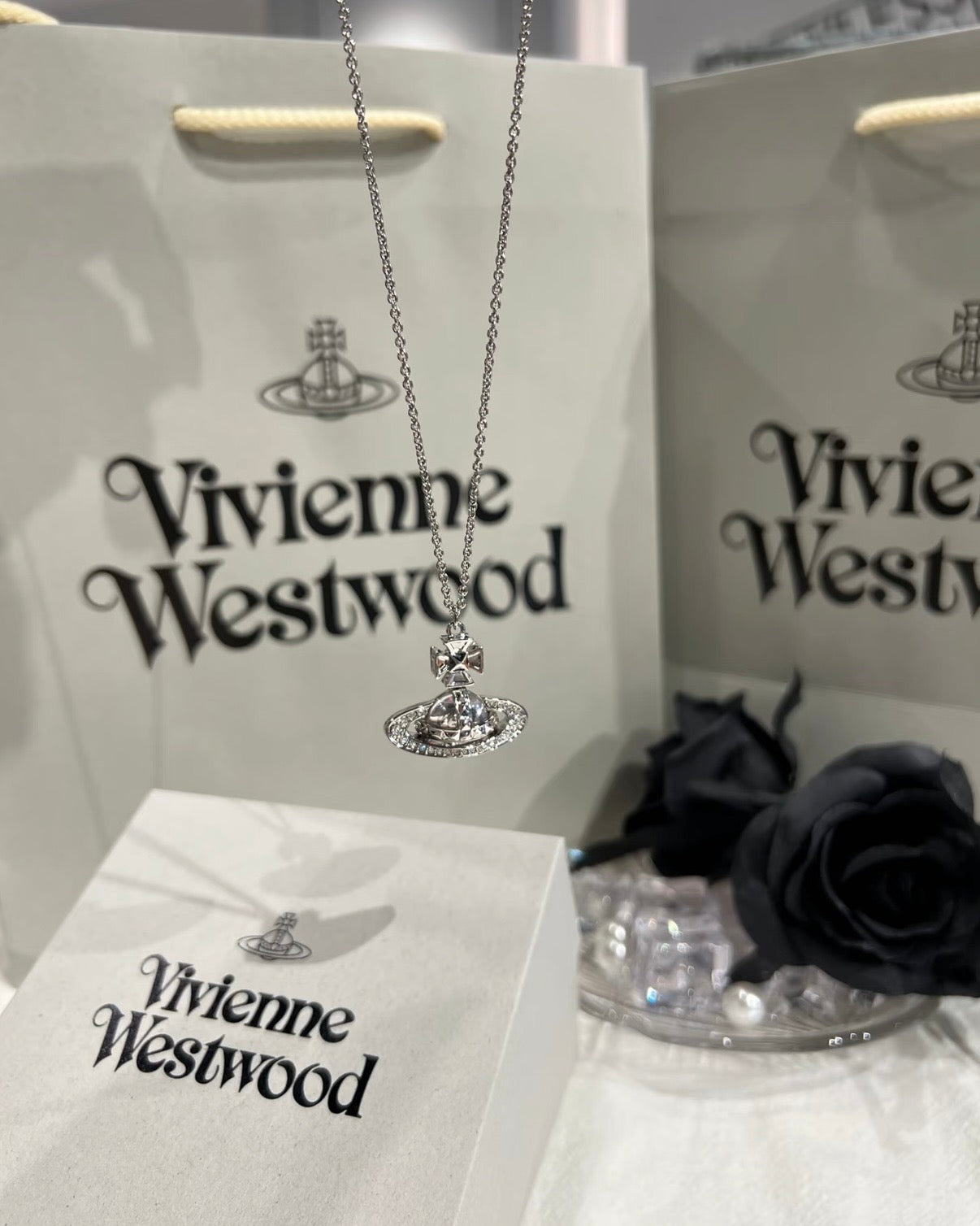 Vivienne Westwood Pina Small Bas Relief Pendant Necklace [最新上架性價比超高]