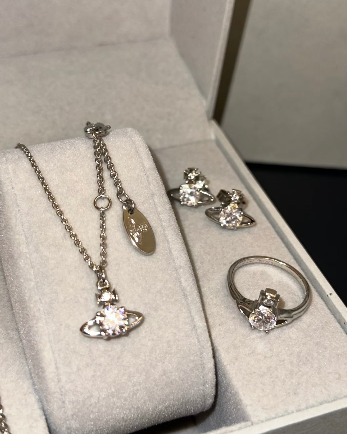 Vivienne Westwood Reina Ring 低調精緻小鑽系列 [925純銀 可基本濕水!]