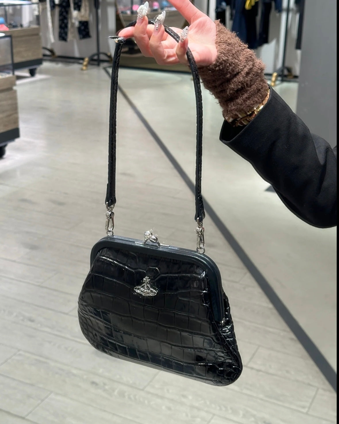 Vivienne Westwood Vivienne's Clutch Bag 黑色鱷魚皮 [雙11折上折 大折扣中!]