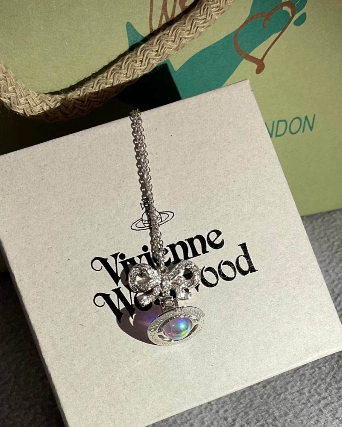 Vivienne Westwood Octavie Pendant Necklace 蝴蝶結星球 [100%純銀 IVE直井怜同款 現貨發售中!]