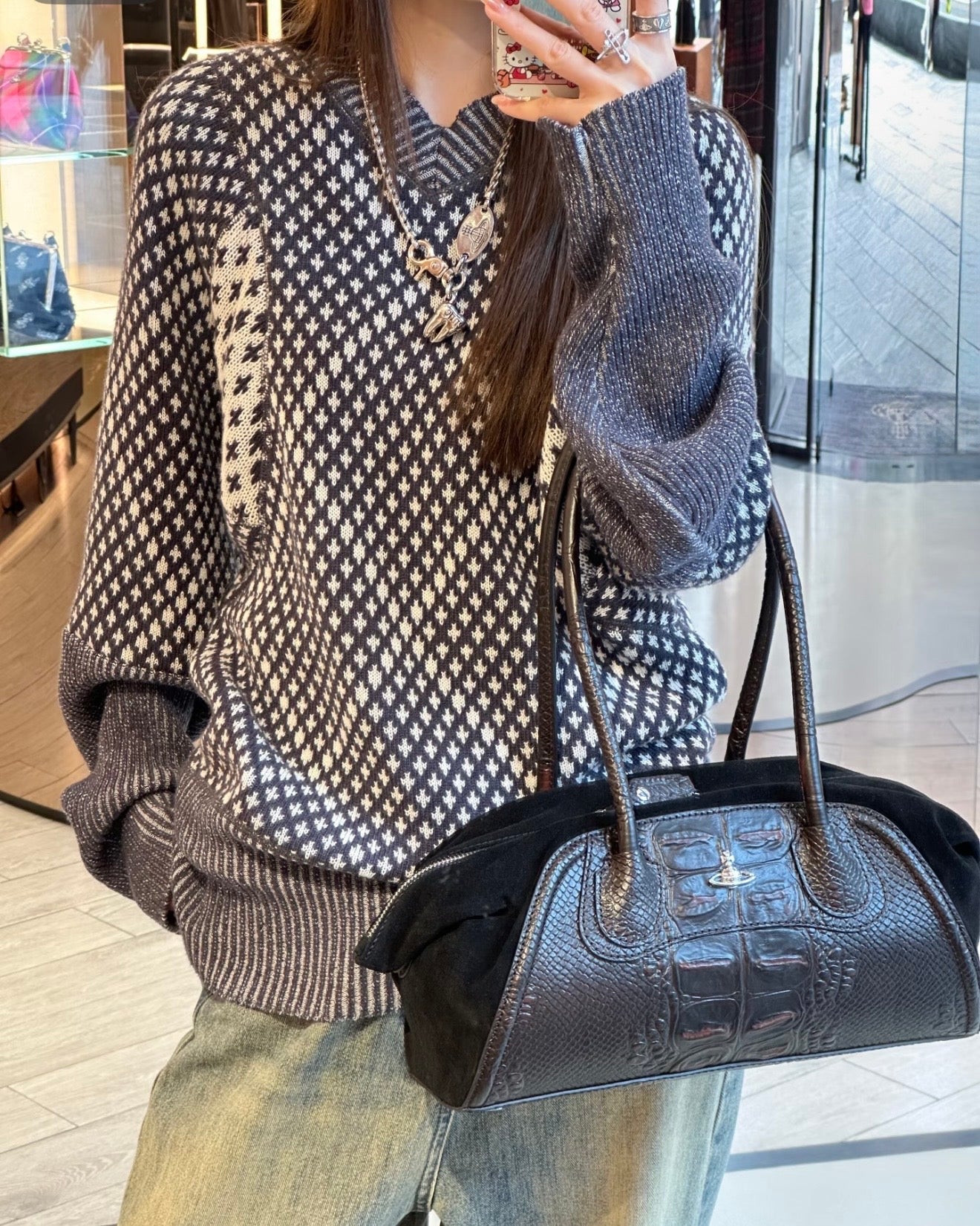 Vivienne Westwood Shirley Small Holdall Bag 最新上架法棍袋 [黑色猄皮限量現貨 年末大折扣中! 容量超大!]