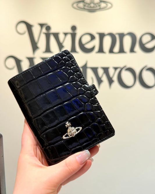 Vivienne Westwood Passport Case 護照套［黑銀小牛皮大折扣中 限量優惠完售即止!]
