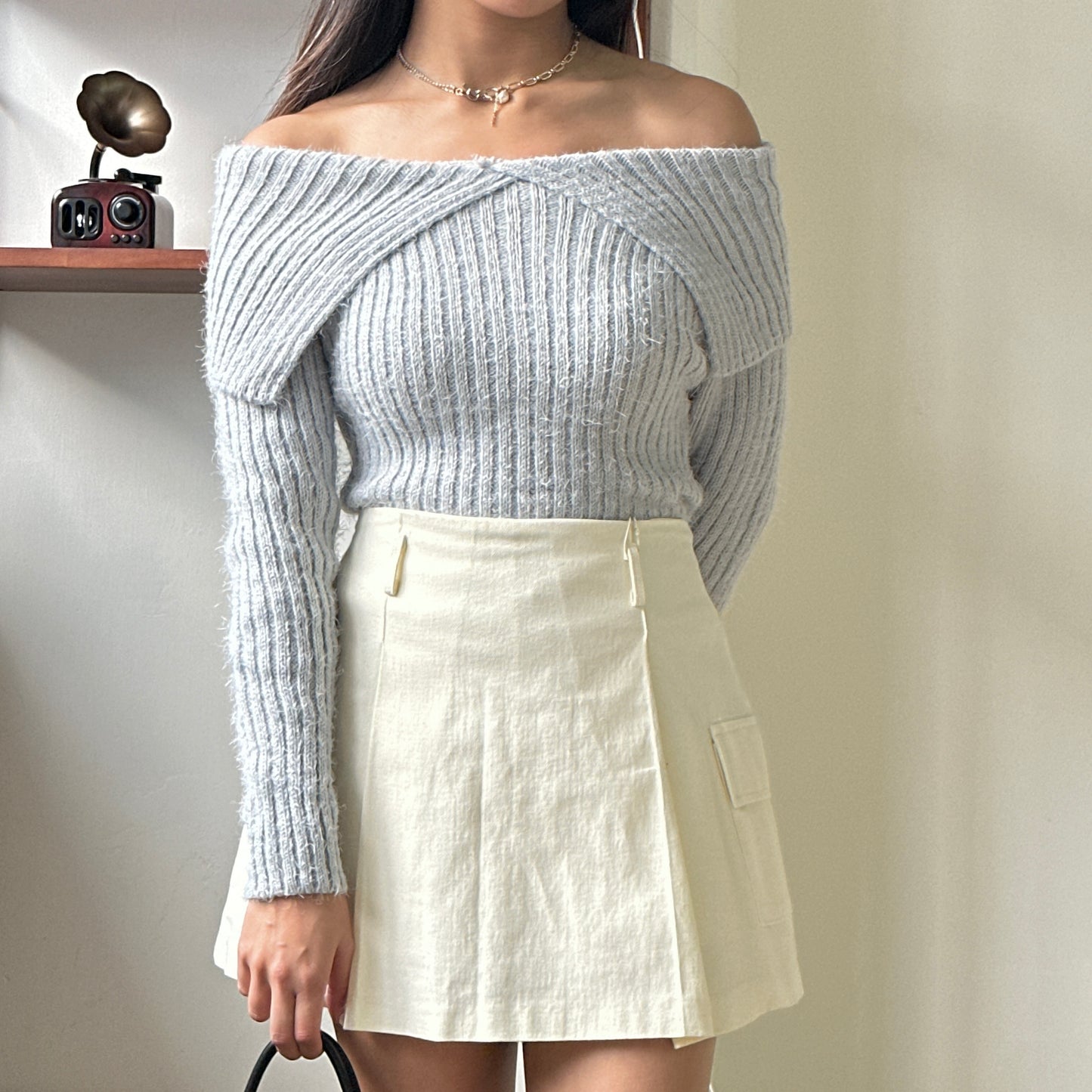 毛毛大反領OFF SHOULDER KNITTED TOP [門市搬遷清貨限時優惠$129!]
