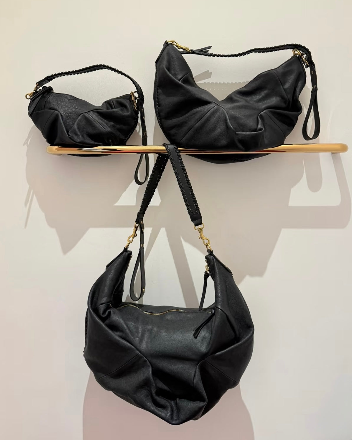 Vivienne Westwood Agnes Shoulder Bag 100%全牛皮超美牛角包［大推薦必入手Lemaire平替版 舊版金扣限時大折扣中!］