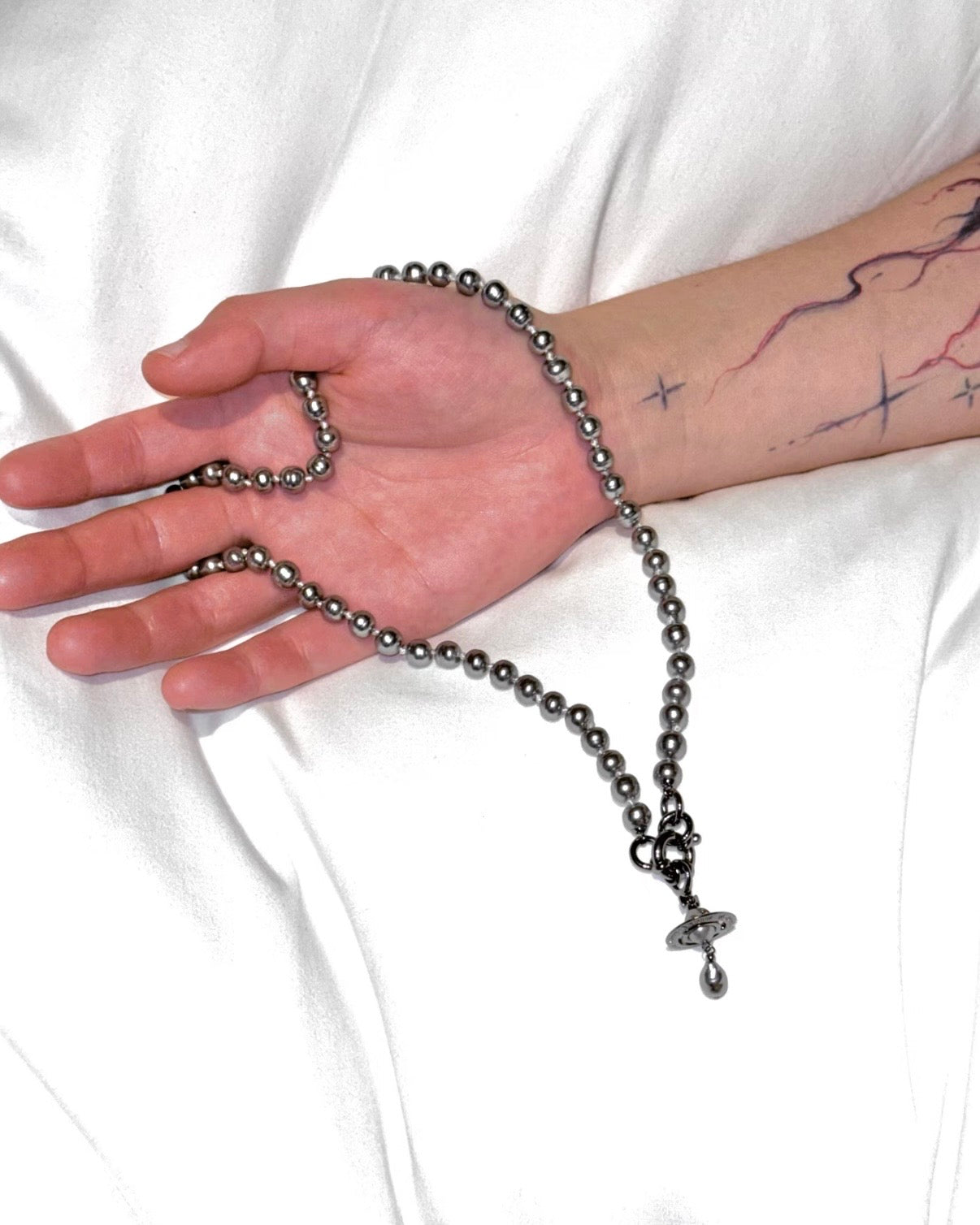 Vivienne Westwood Aleksa Pearl Choker Necklace 巴洛克水滴珍珠限量灰色［大折扣中 NANA同款 絕美小暗黑灰!]