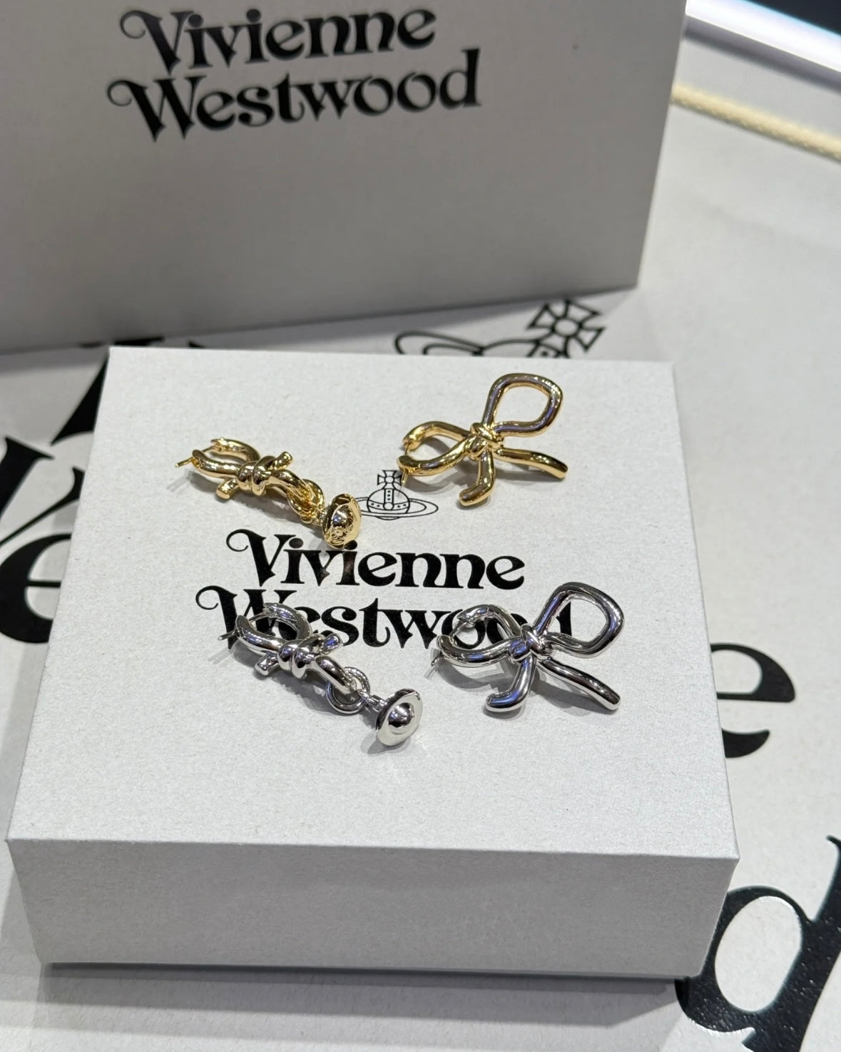 Vivienne Westwood Sage Earrings 蝴蝶結鴛鴦耳環 [現貨熱賣中!]