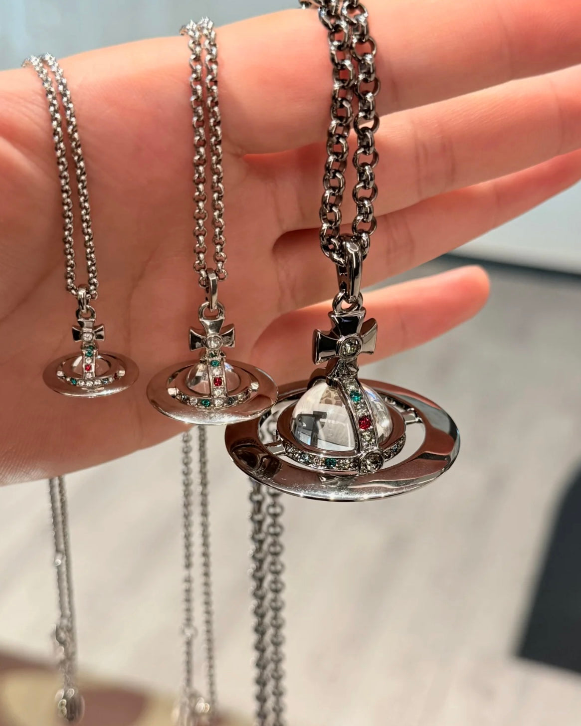 Vivienne Westwood ORB Pendant Crystal Necklace 透明銀色星球