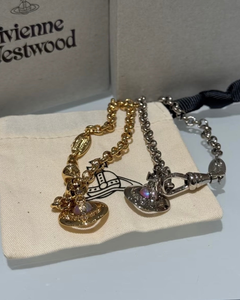 Vivienne Westwood ORB Pendant Crystal 鐳射幻彩限定色 [超限量補貨! 全現貨發售中 機會超難得!]