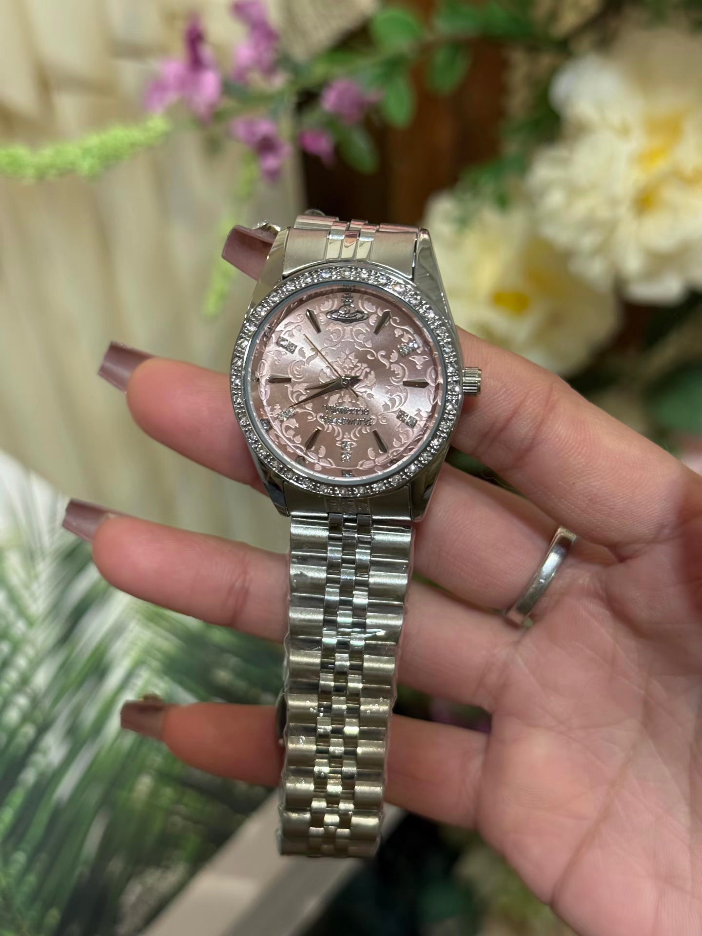 Vivienne Westwood Little Wallace Watch 32mm  [2026最新上架粉鑽浮雕 微量現貨中!]