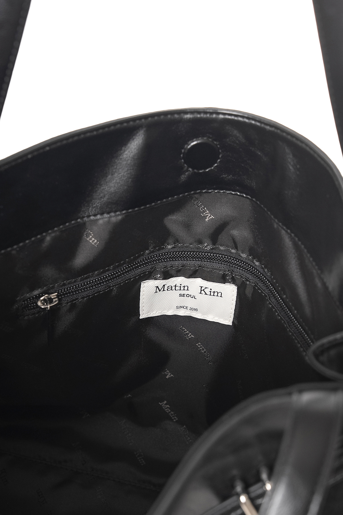 最新韓國選物🇰🇷 Matin Kim Drop Tail Mellow Big Shoulder Bag 垂墜綁繩大法棍袋［法式慵懶 俐落垂結！］