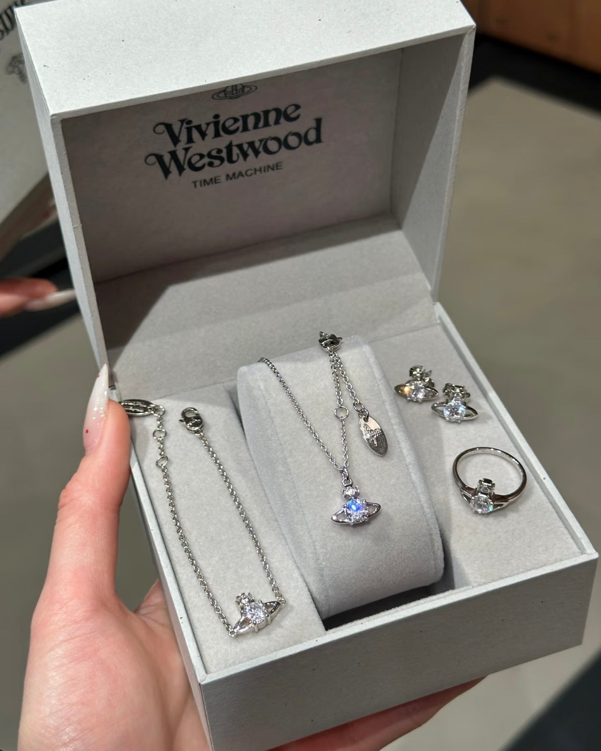 Vivienne Westwood Reina Ring 低調精緻小鑽系列 [925純銀 可基本濕水!]