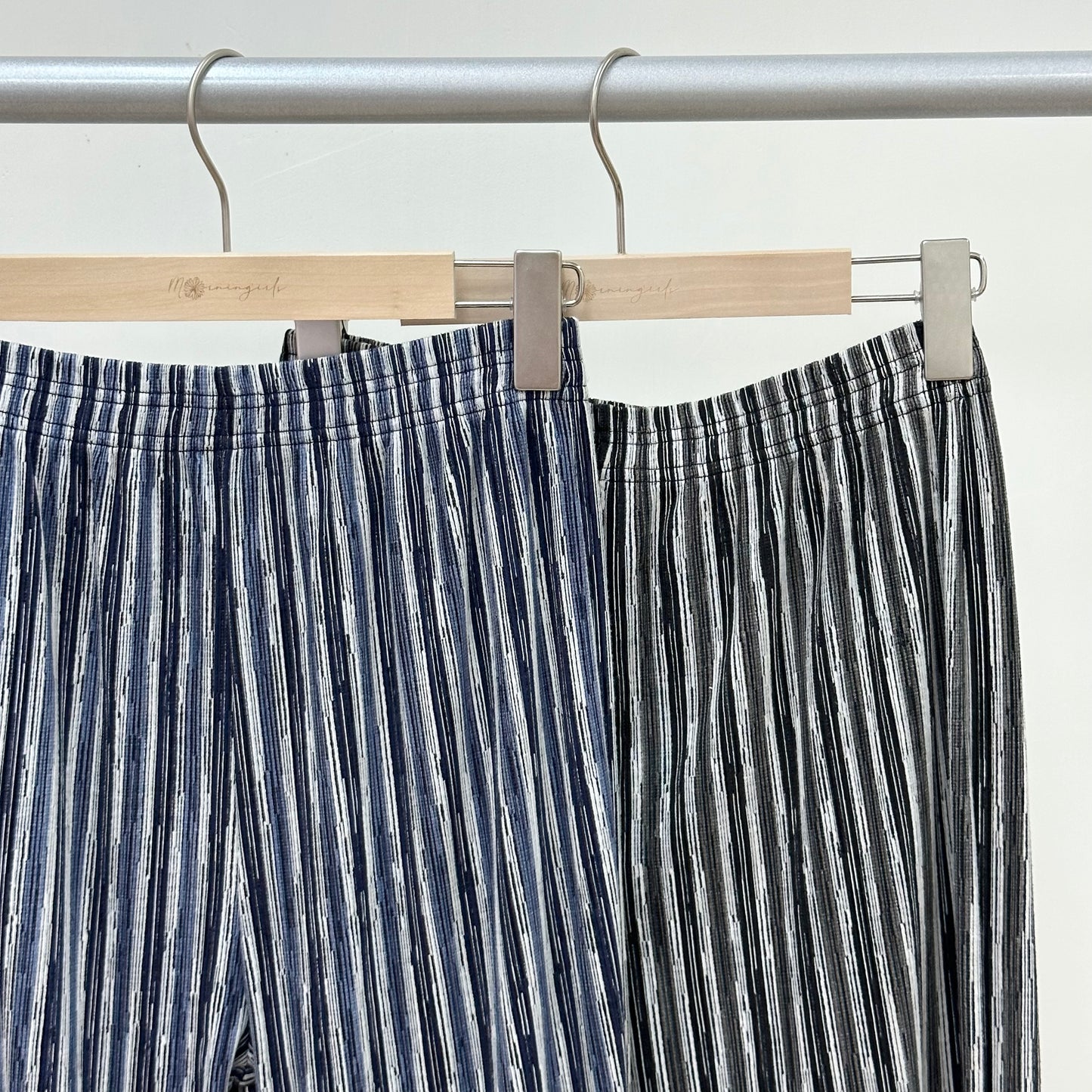 Striped Bell-Bottom Tight Pants [門市搬遷清貨限時優惠$199!]