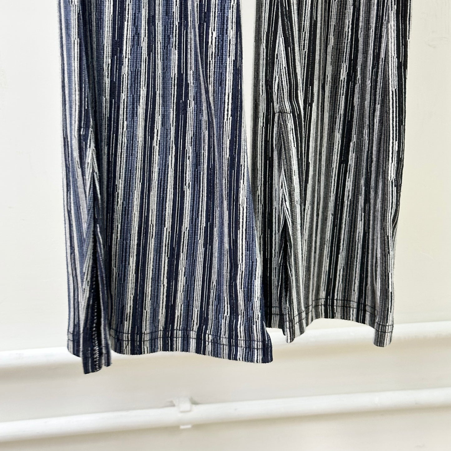 Striped Bell-Bottom Tight Pants [門市搬遷清貨限時優惠$199!]