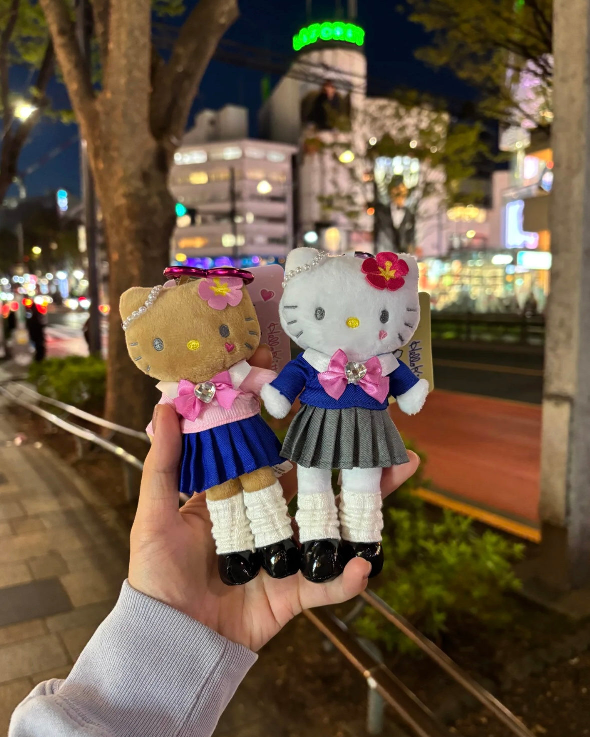 長腿 Hello Kitty 掛飾 𝜗𝜚 日本限定 [大量現貨到達⋆˙⟡可到旺角門市即時購買現貨!]