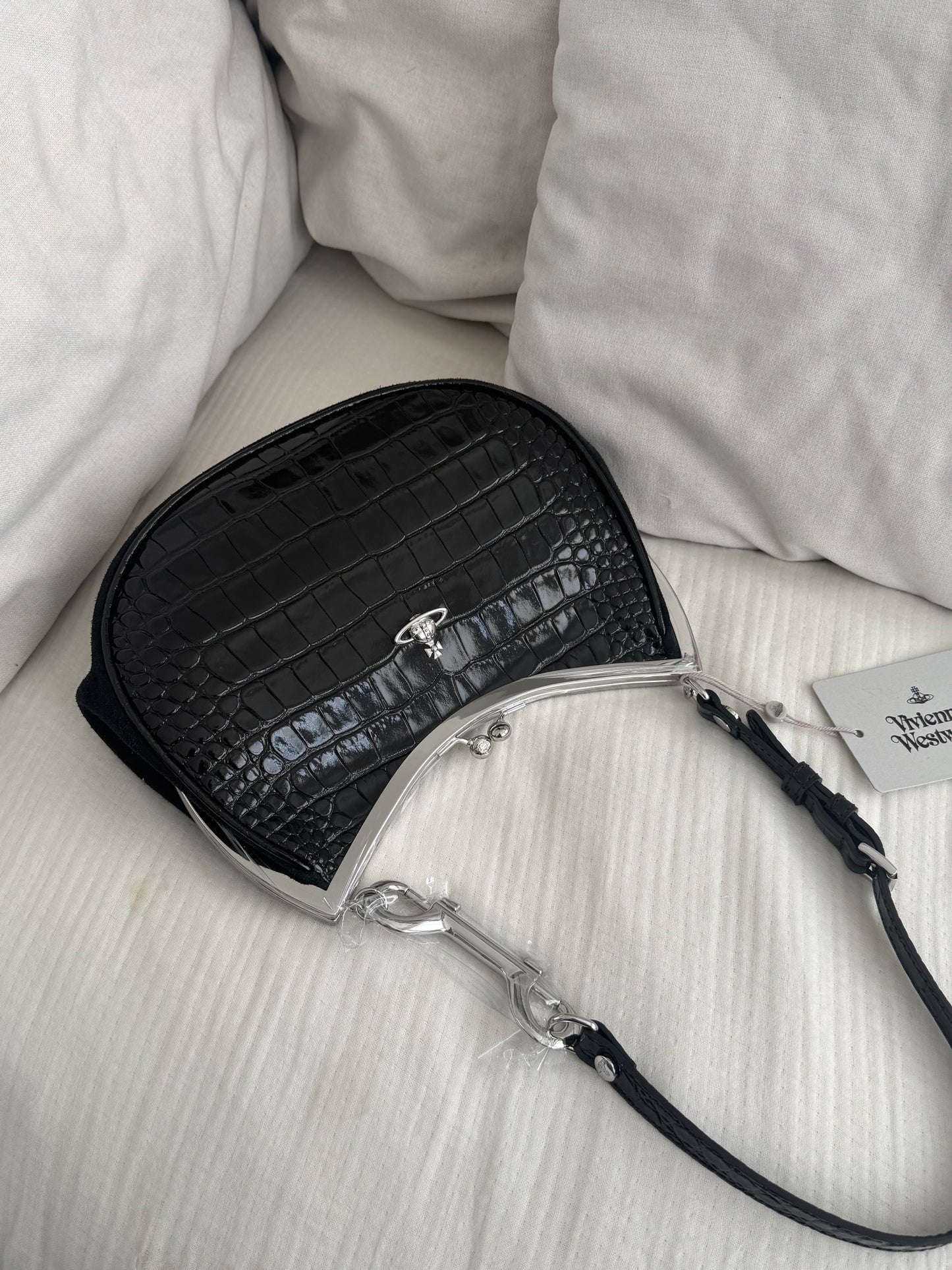 Vivienne Westwood Half Moon Shoulder Bag 🌙 [BABYMONSTER Ahyeon同款 鱷魚皮大折扣中]