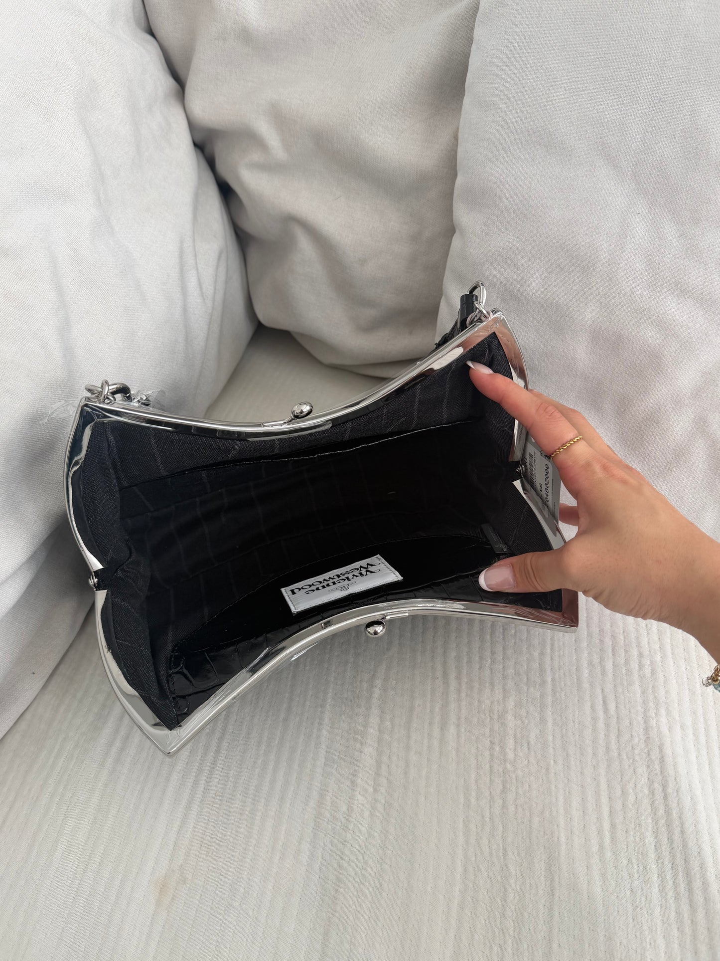 Vivienne Westwood Half Moon Shoulder Bag 🌙 [BABYMONSTER Ahyeon同款 鱷魚皮大折扣中]