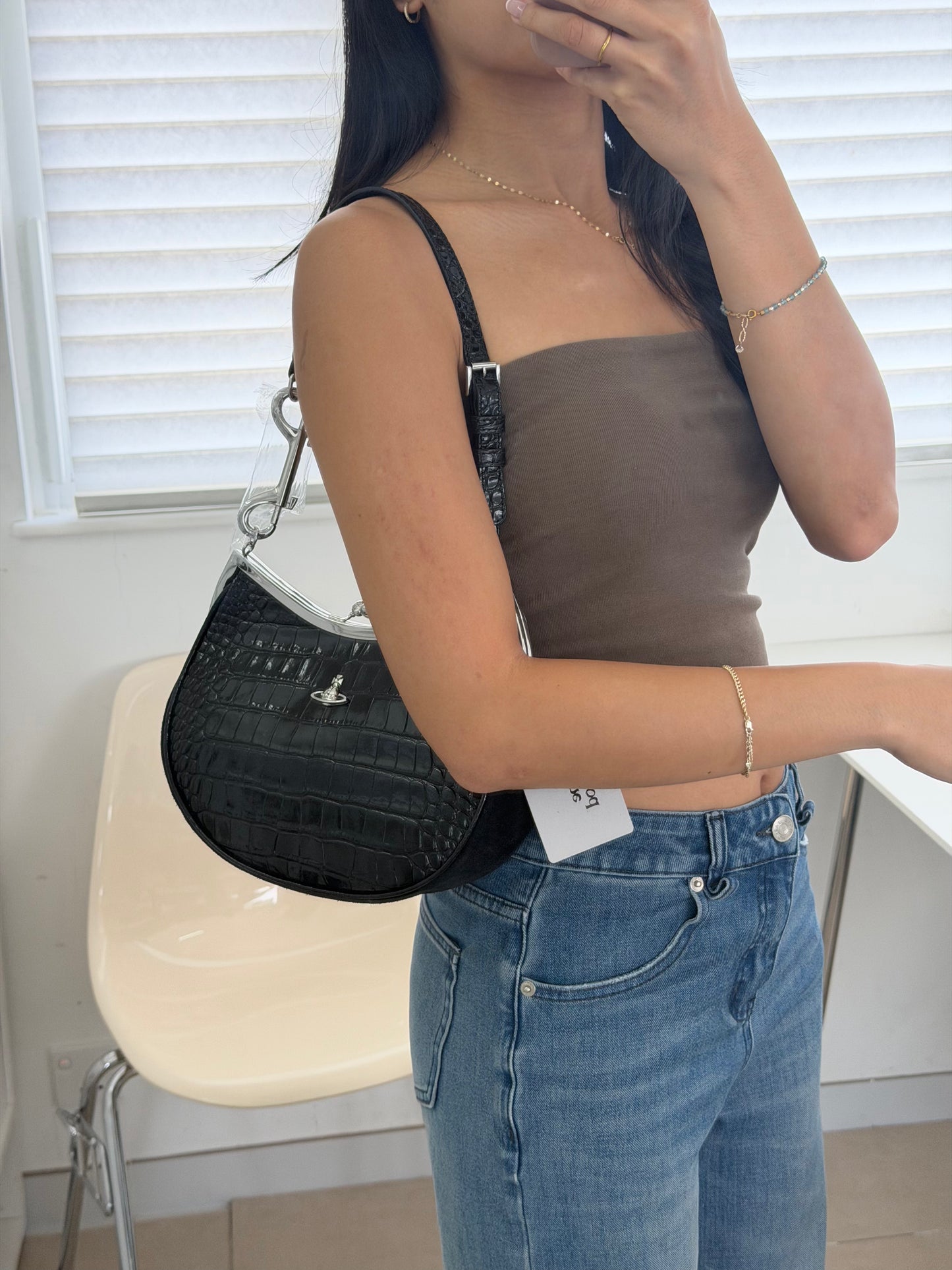 Vivienne Westwood Half Moon Shoulder Bag 🌙 [BABYMONSTER Ahyeon同款 鱷魚皮大折扣中]