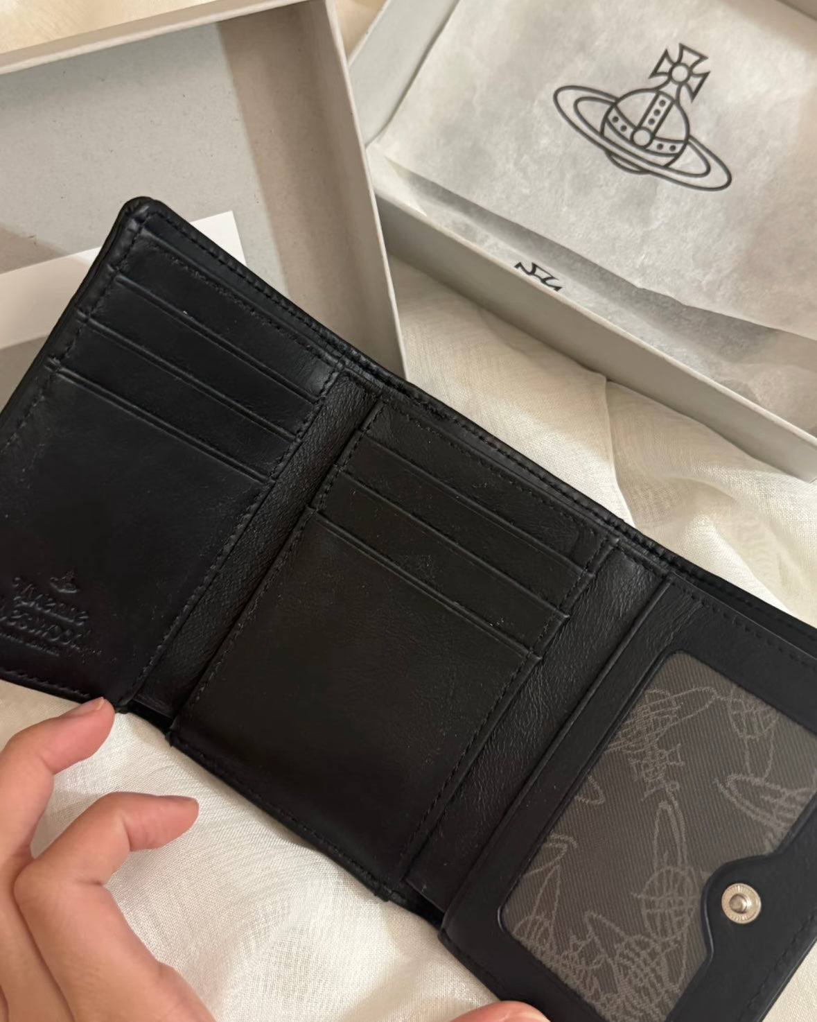 Vivienne Westwood 超限量啞黑星球壓紋系列 日本限定 [日本直送]