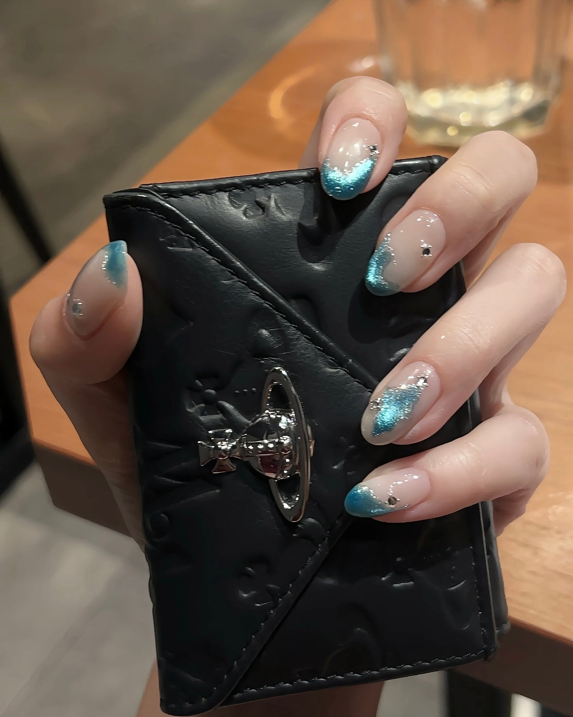 Vivienne Westwood 超限量啞黑星球壓紋系列 日本限定 [日本直送]