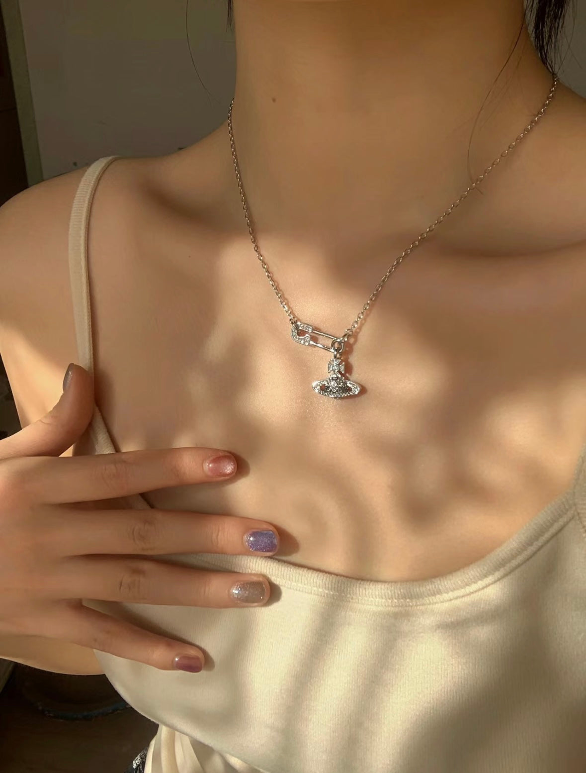 Vivienne Westwood Lucrece Orb Necklace 扣針閃鑽🧷 [Jaden同款]