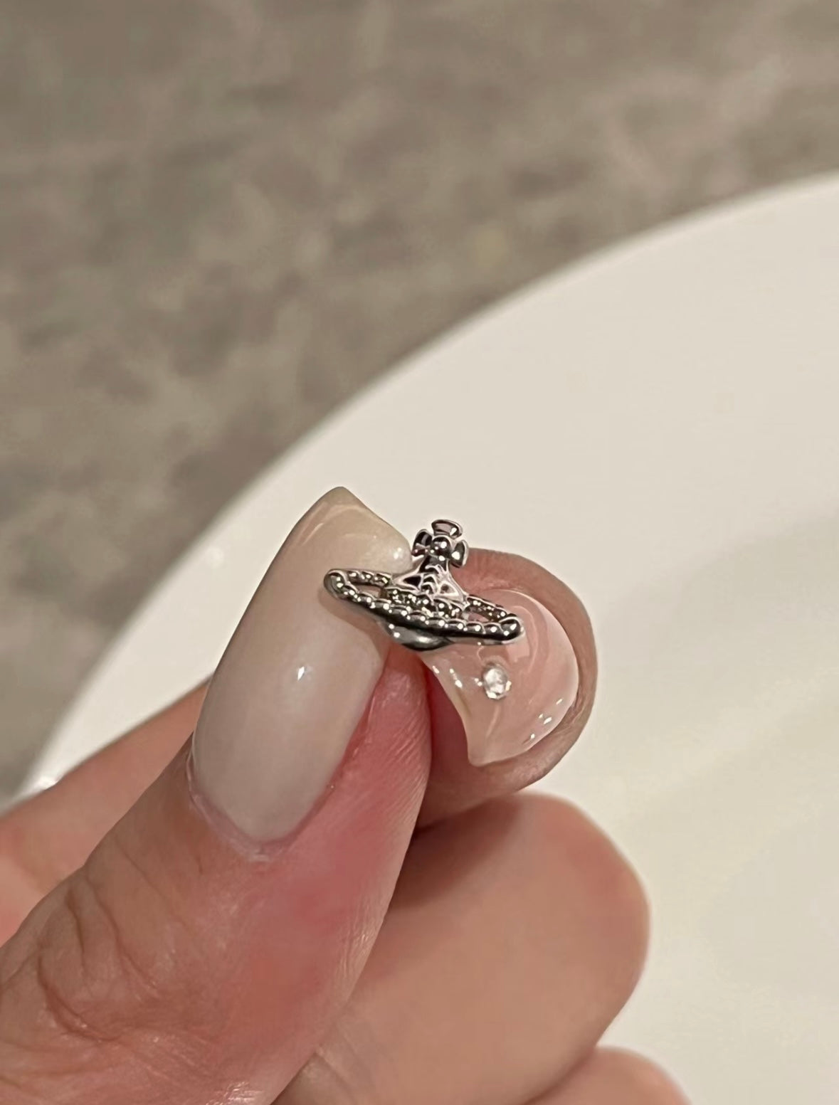 Vivienne Westwood Farah Mini Orb Earrings 浮雕款 [超熱賣銀色限時優惠減$100 全現貨發售中! 可放耳骨］