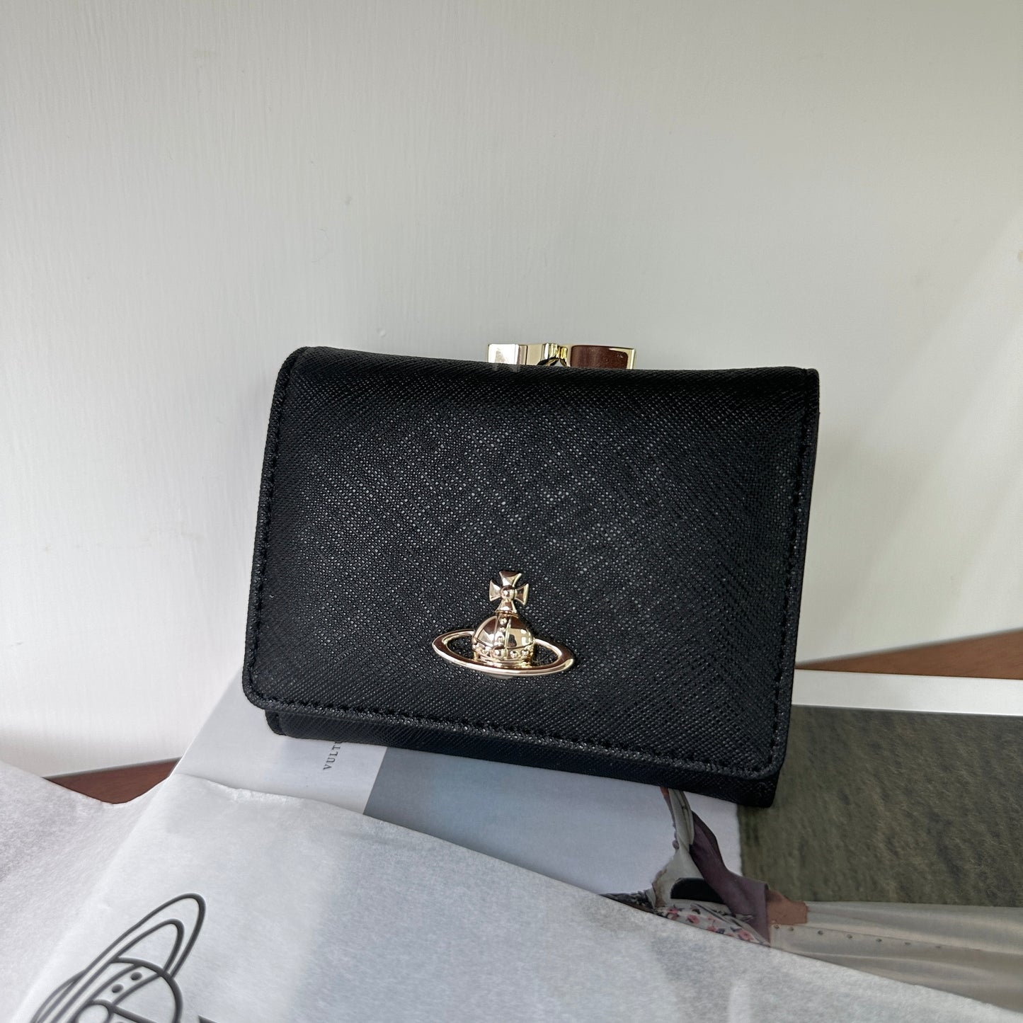 Vivienne Westwood Small Frame Wallet 復古金十字紋 [雙11折上折 超罕有相位! ]