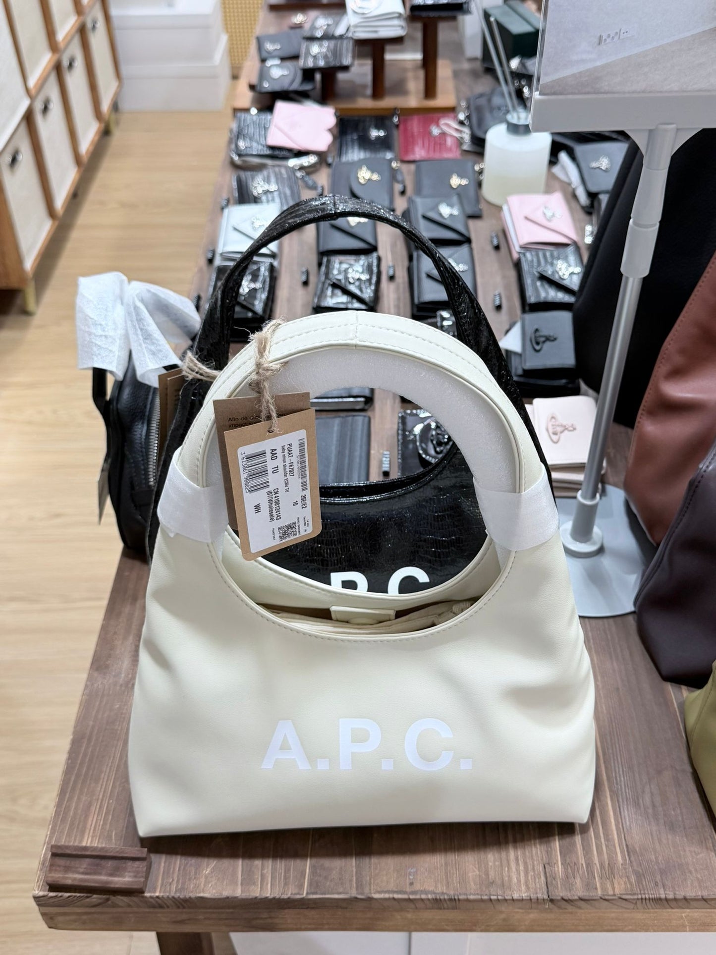 A.P.C. Baby Ninon Shoulder Bag［新色上架 超可愛腋下袋! 全現貨發售中］