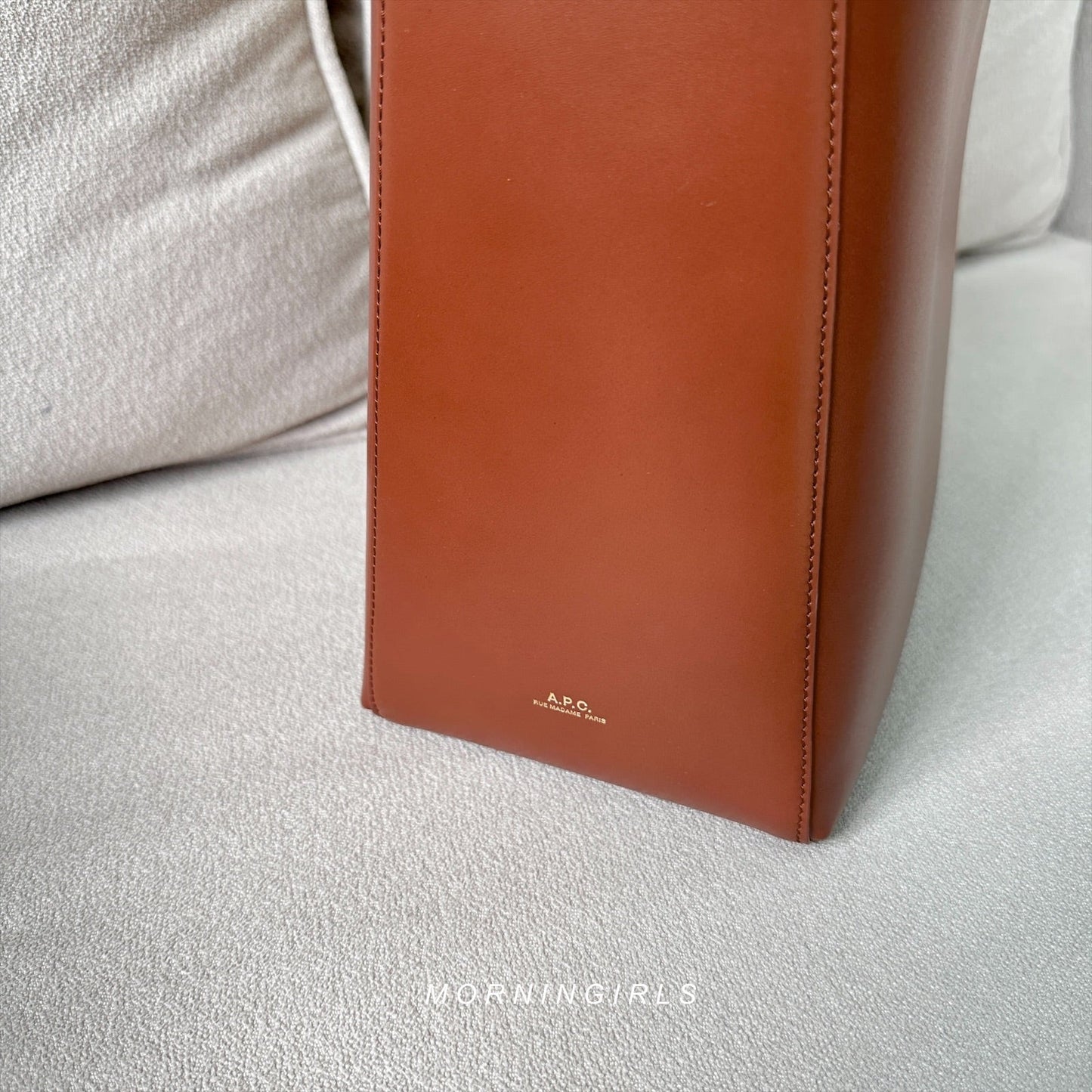 A.P.C. Virginie Bucket Bag 水桶袋 [REGULAR] ［DUSTY PINK年末大折扣中!］