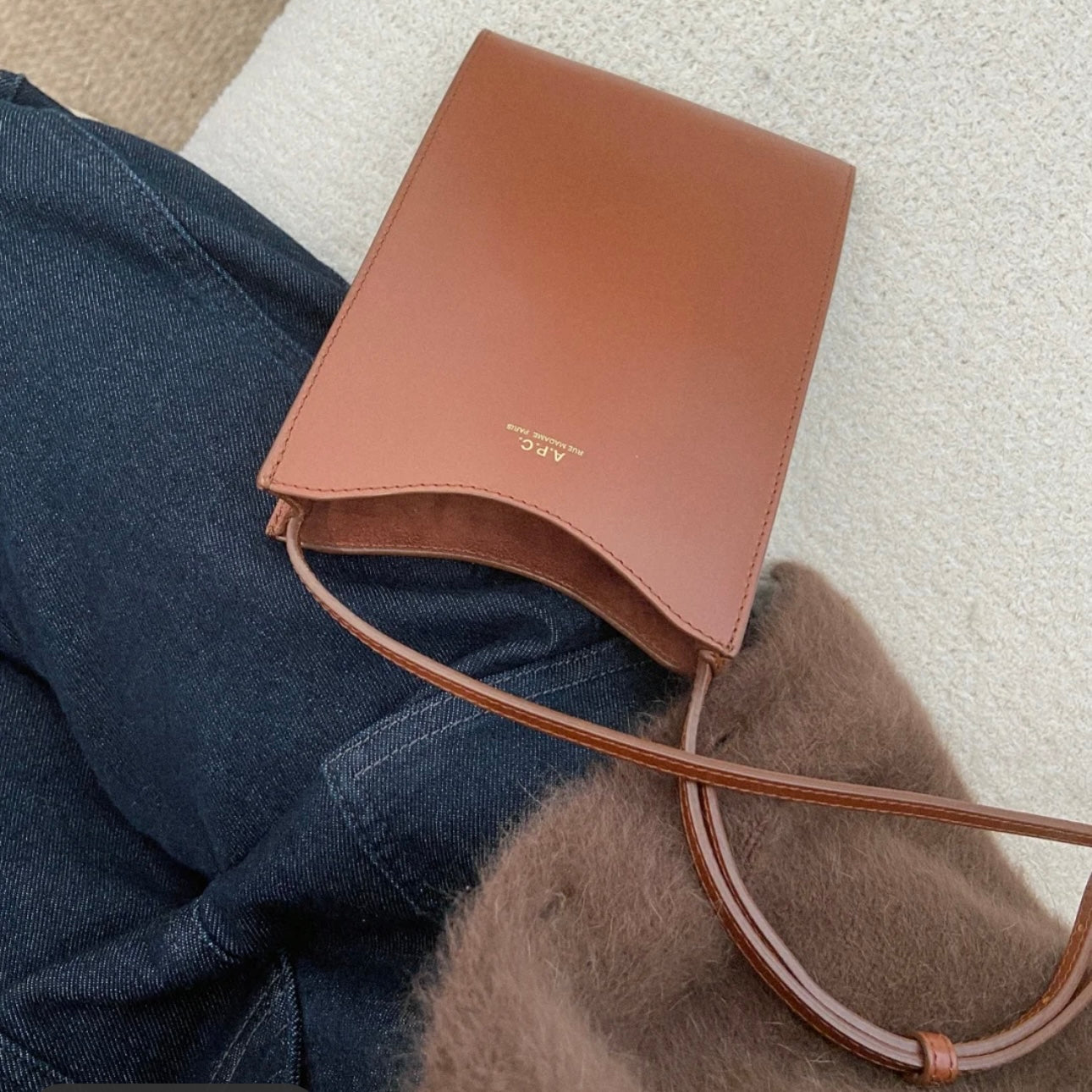 A.P.C. Jamie Neck Pouch 電話包