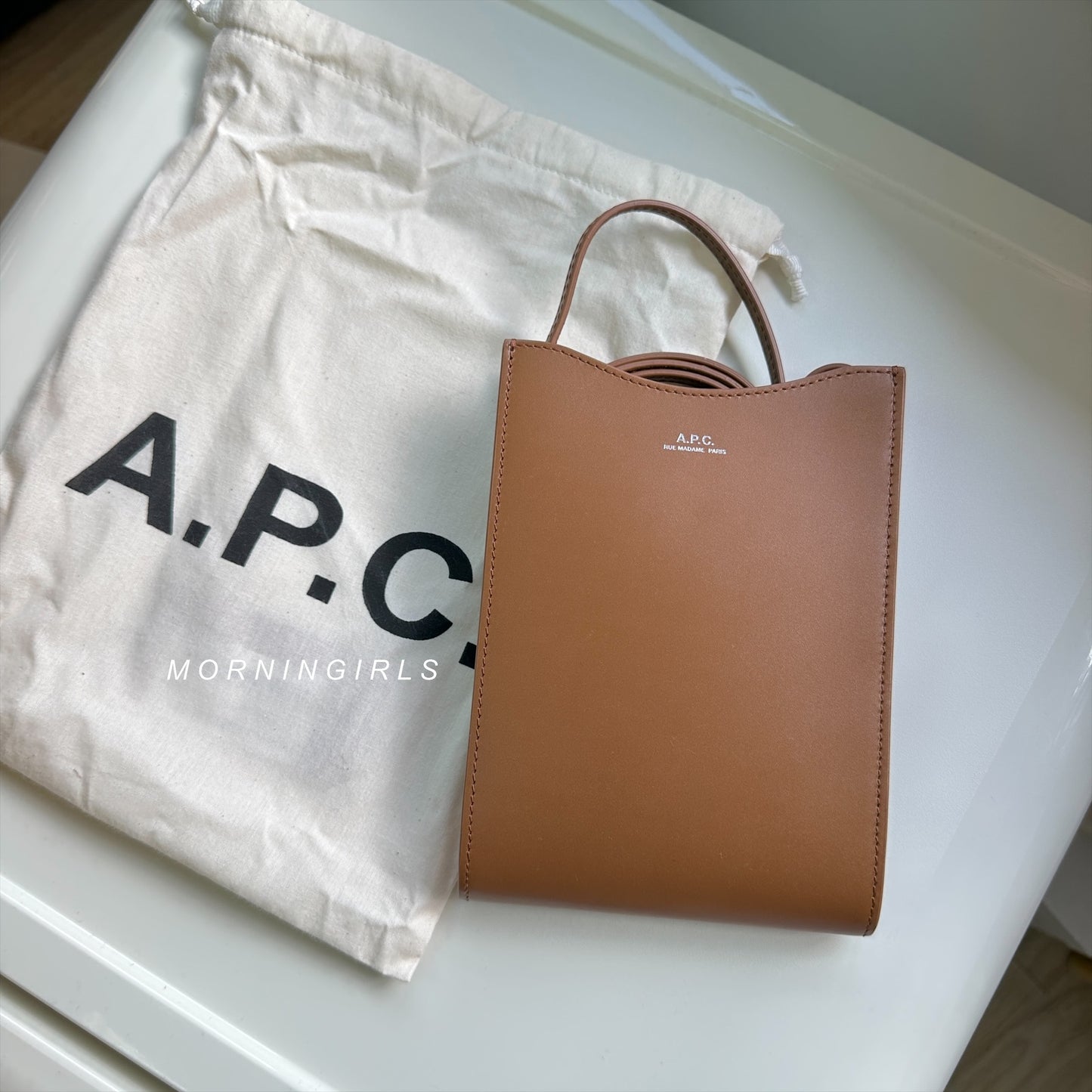 A.P.C. Jamie Neck Pouch 電話包