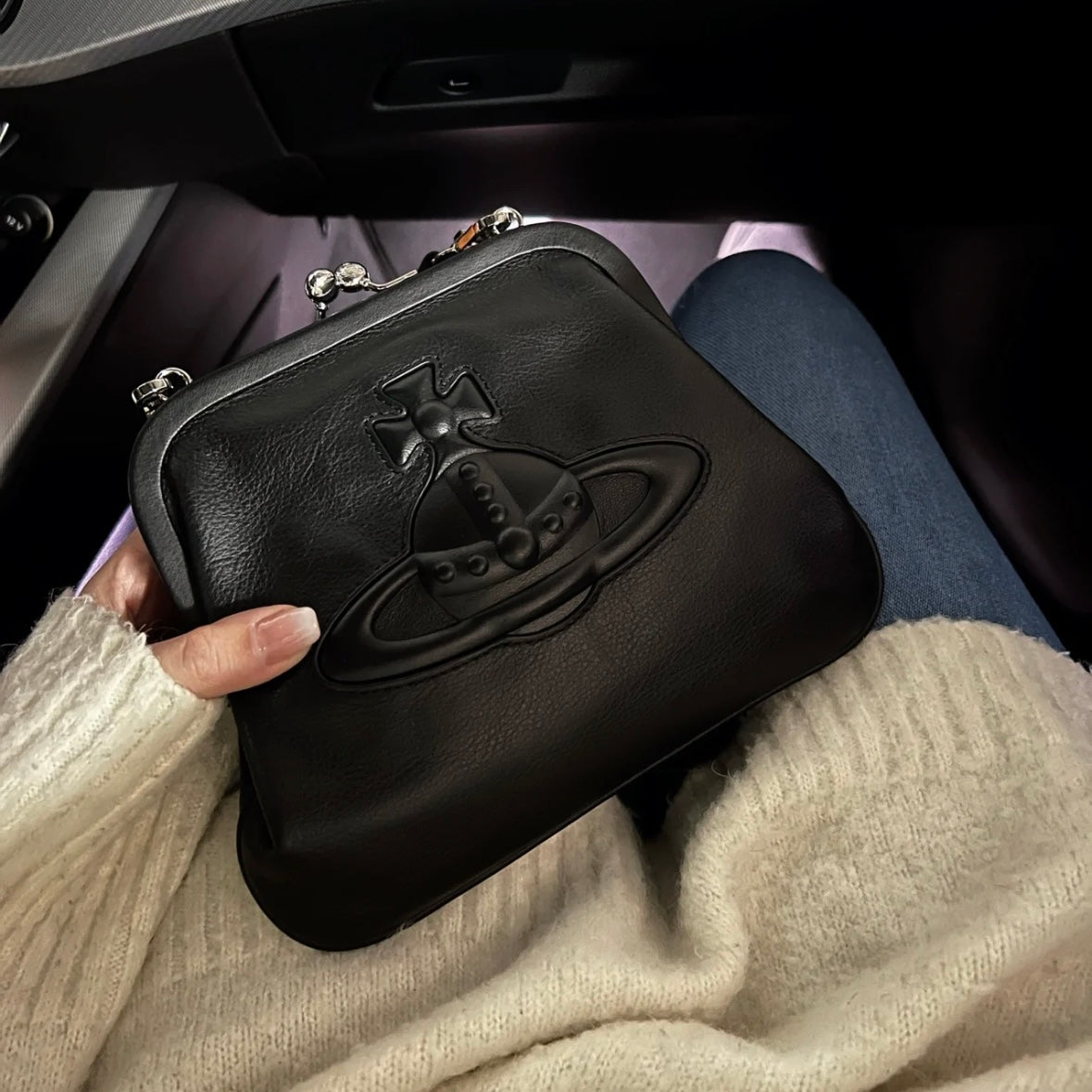 Vivienne Westwood Chelsea Vivienne's Clutch Bag 經典真牛皮  [雙11折上折 JENNIE同款!]