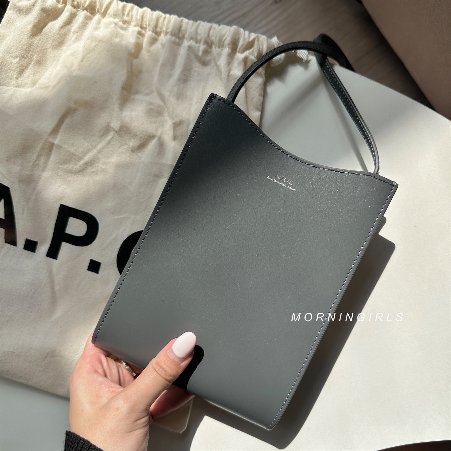 A.P.C. Jamie Neck Pouch 電話包