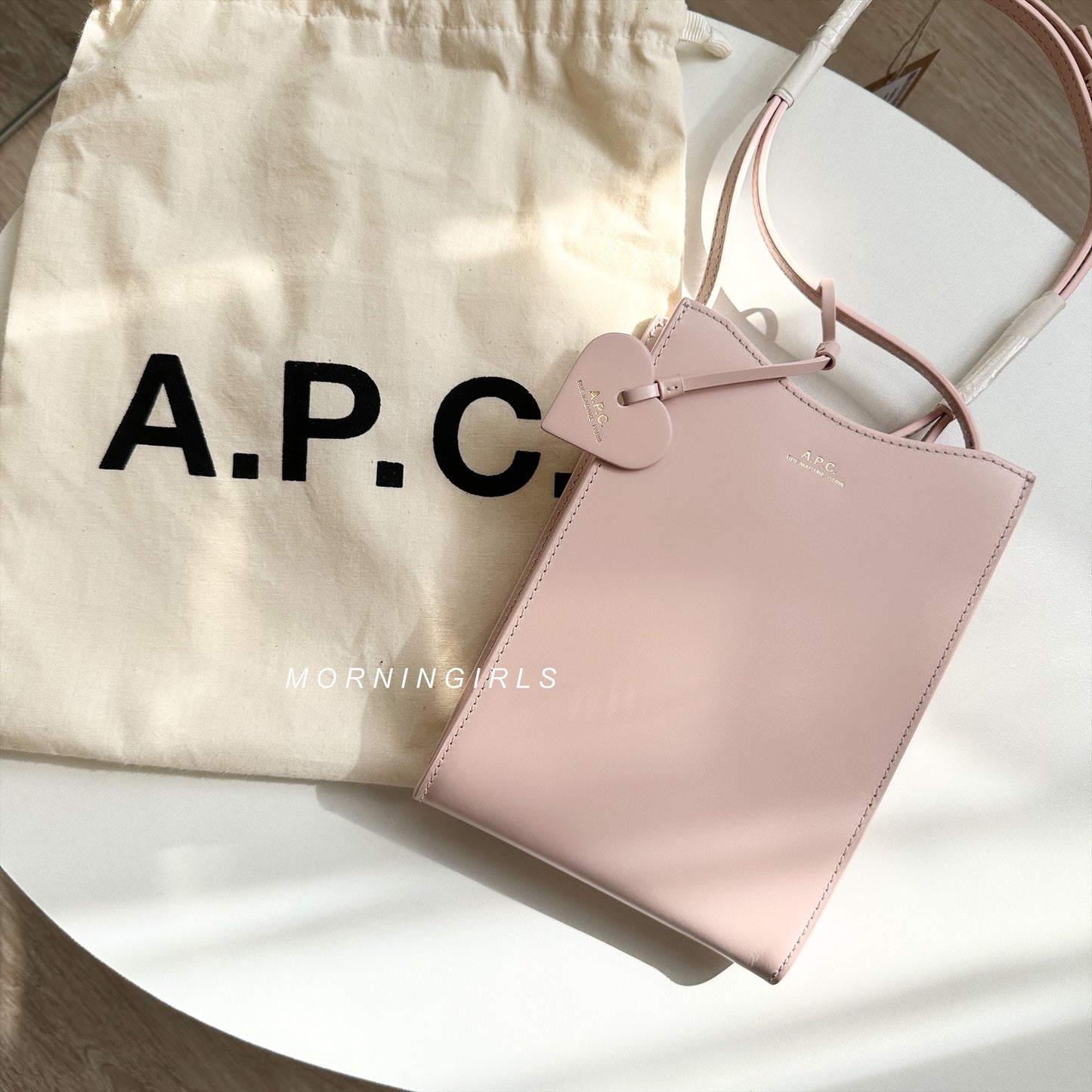 A.P.C. Jamie Neck Pouch 電話包