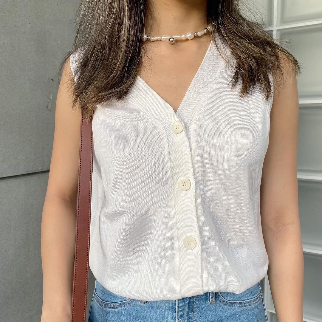 V領全鈕知性背心 [門市搬遷清貨限時優惠$99!]