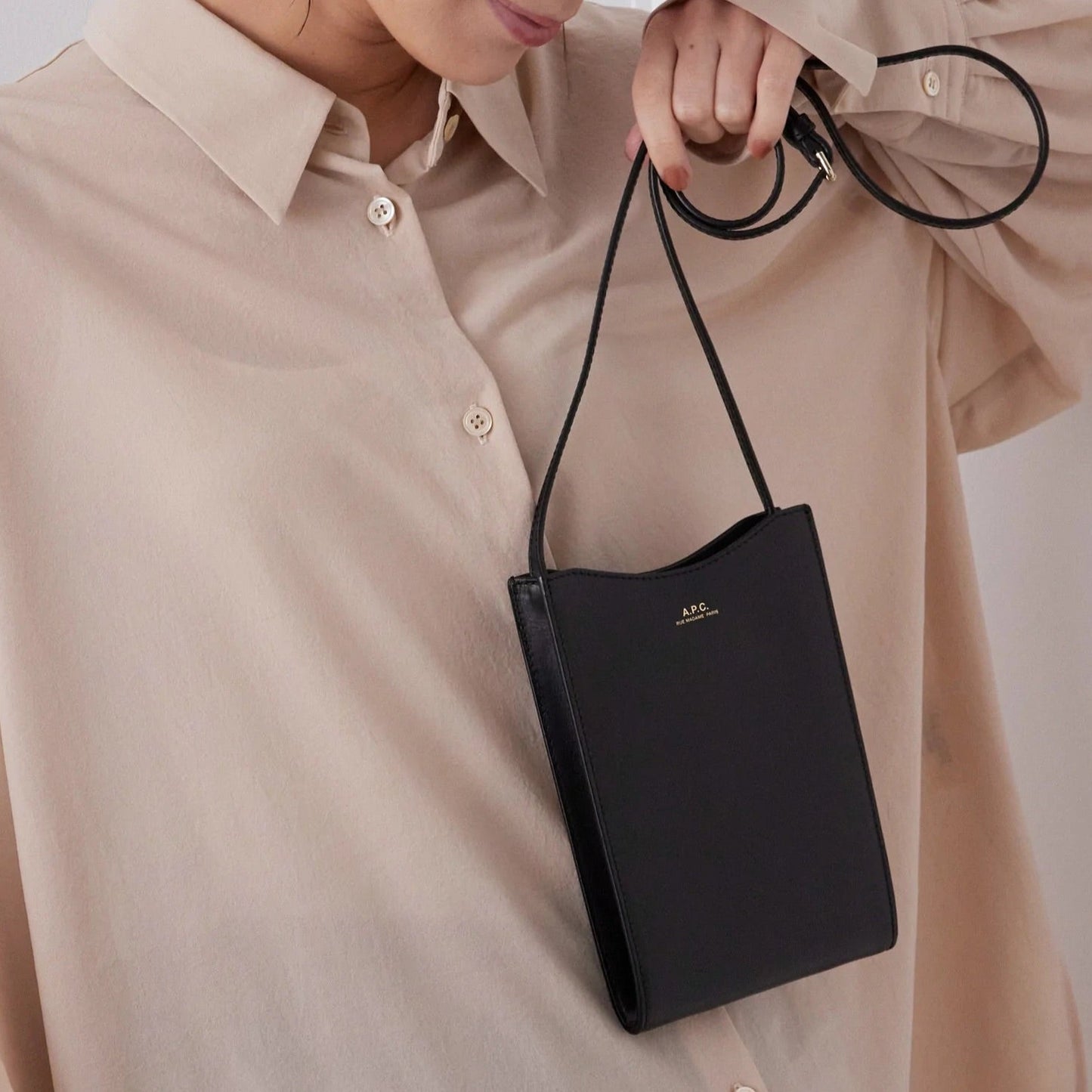 A.P.C. Jamie Neck Pouch 電話包