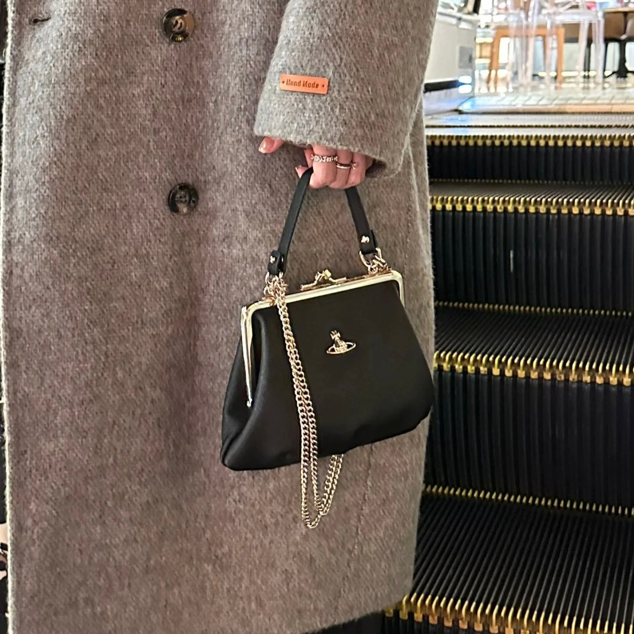 Vivienne Westwood Granny Frame Purse 經典餃子袋 復古金十字紋 [防刮花堅挺大容量]